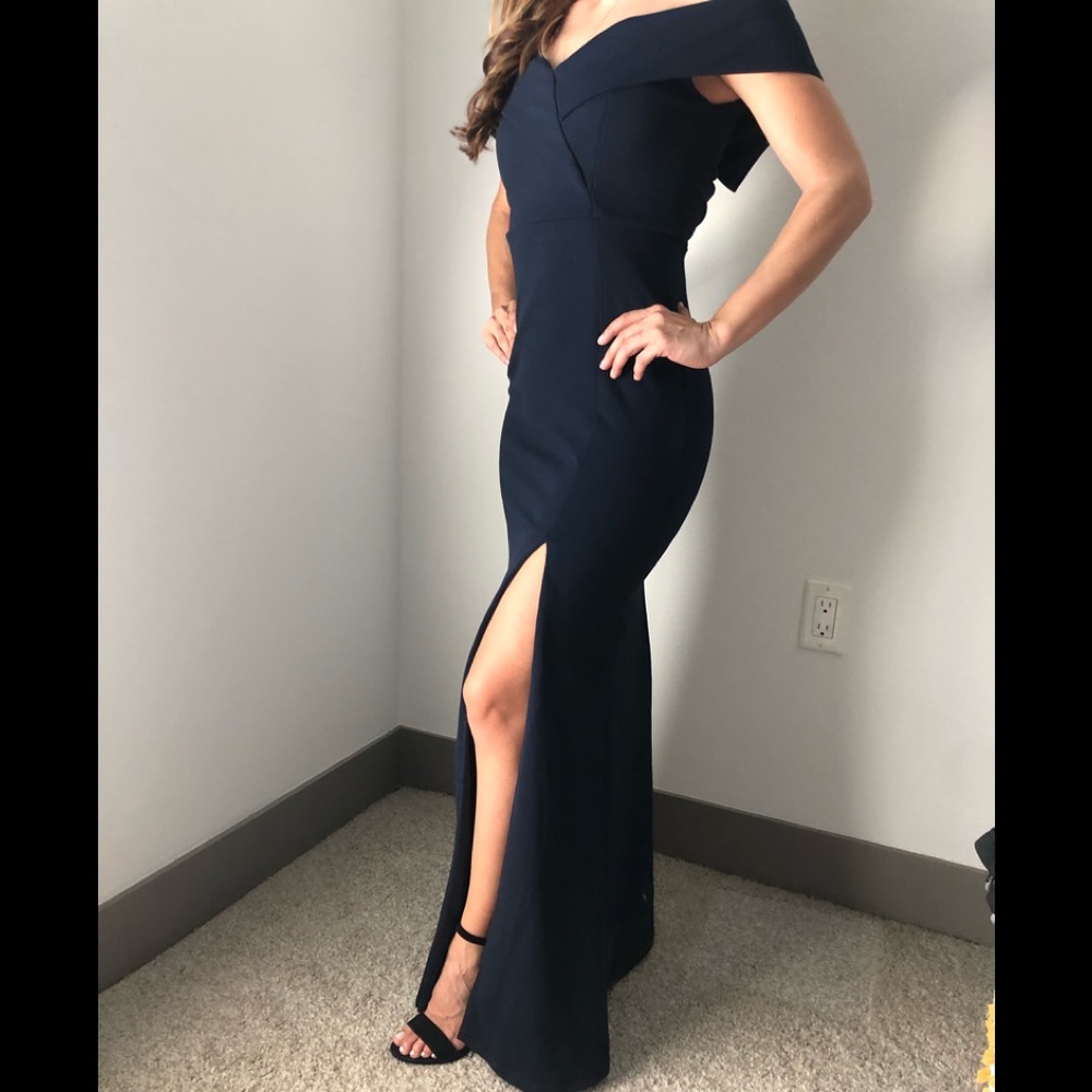 Lulu’s full length gown (navy blue)